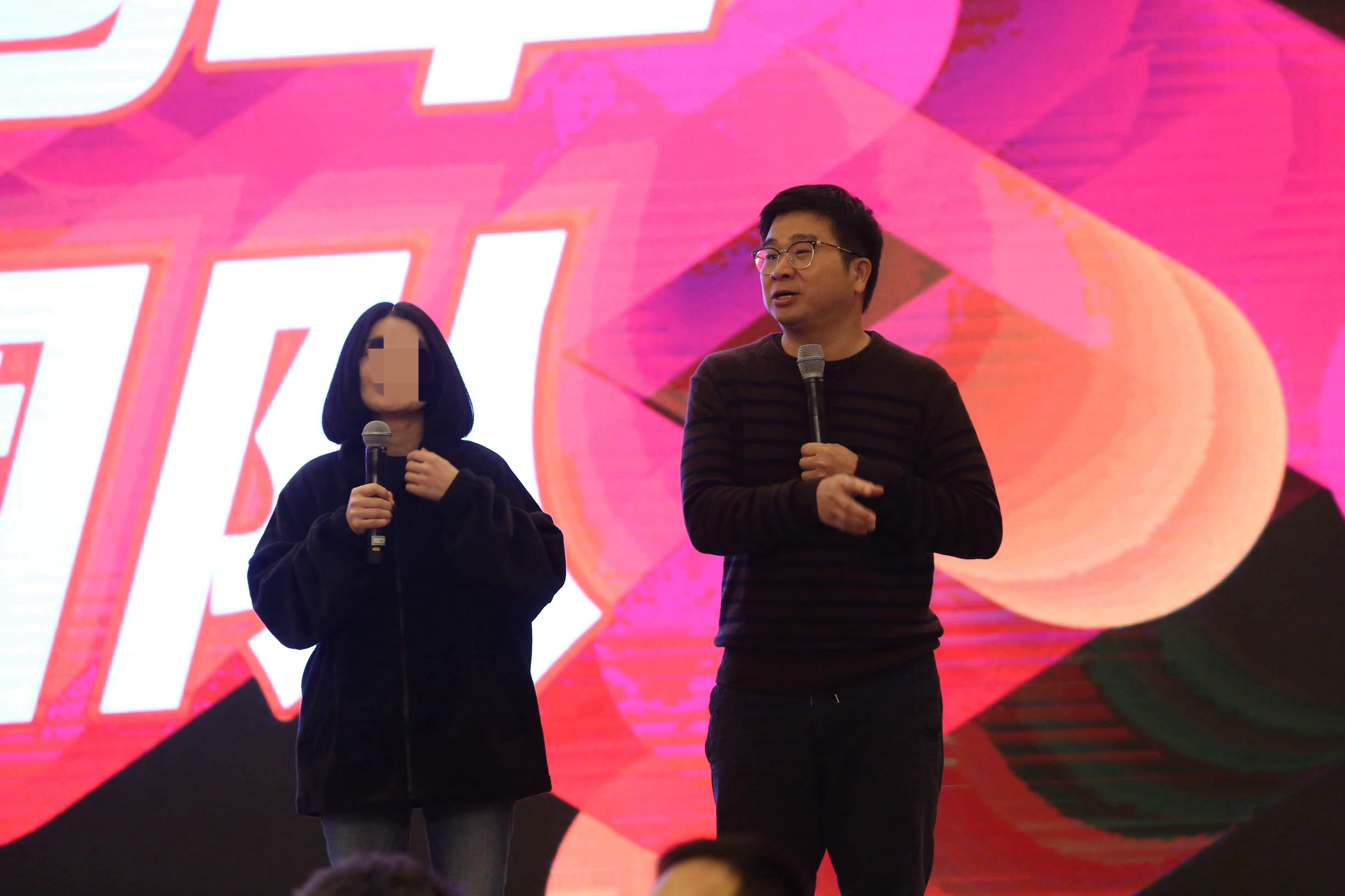 Ethan与太平鸟商学院同事主持开年军训总结工作坊